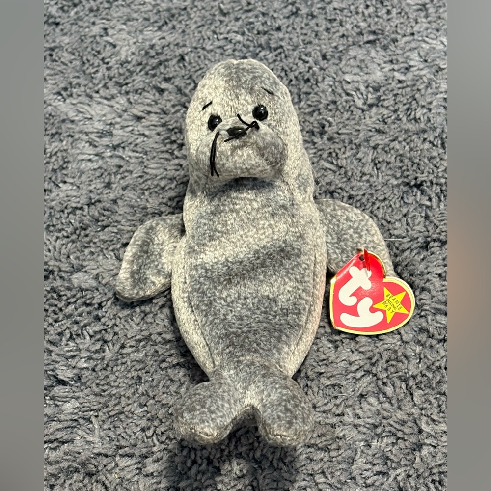 NWT Ty vintage walrus original beanie baby whose name is Slippery